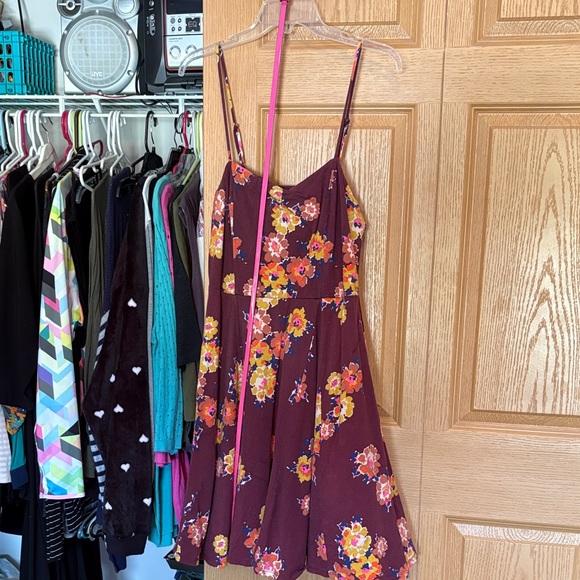 Dresses & Skirts - Floral Burgundy Dress